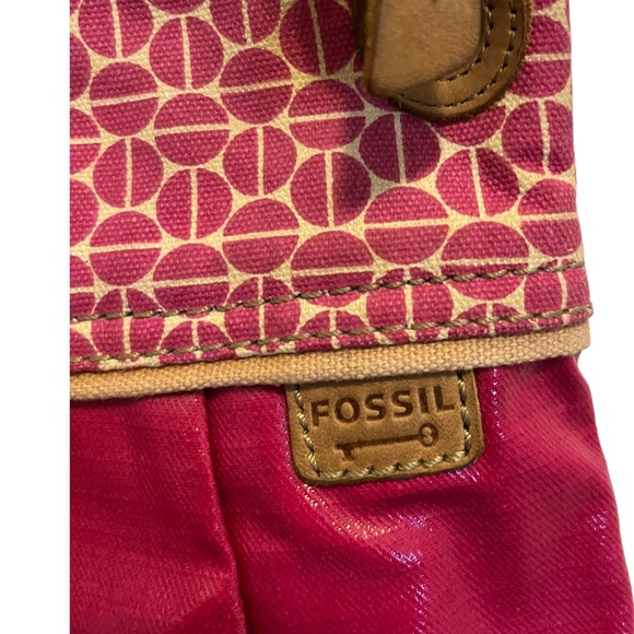 Fossil (Key-Per) Hot Pink Leather Crossbody Bag, Silver Tone Hardware - Picture 1 of 10